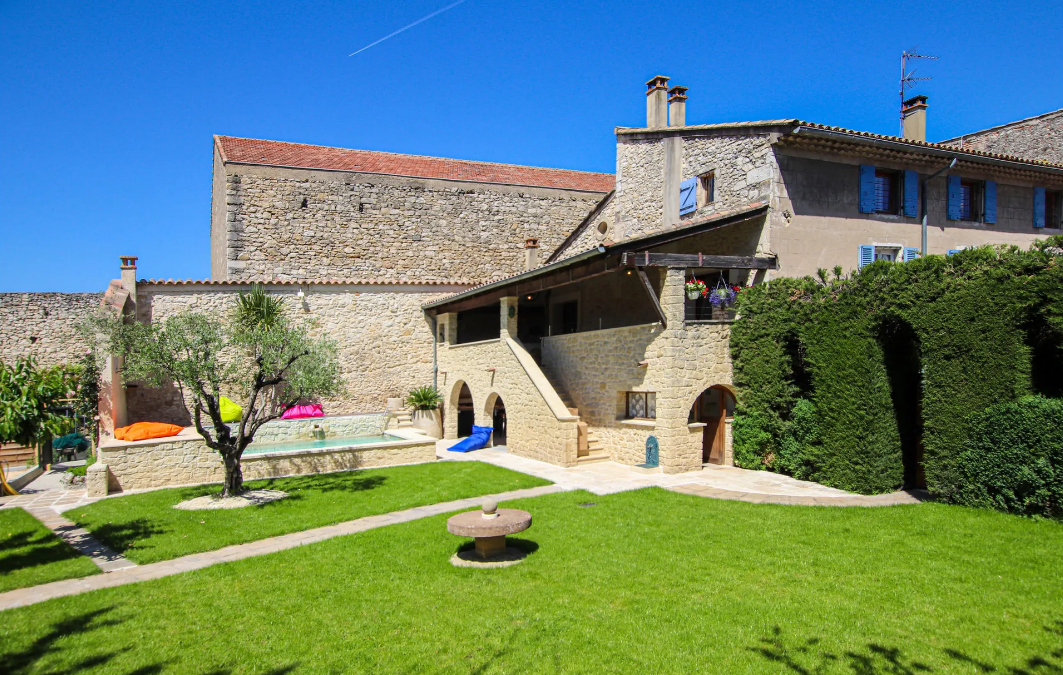 Maison-Bourg-Saint-Andeol-REF7539635